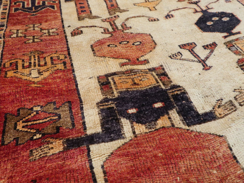 Vintage Persian Bakhtiari Pictorial Rug, No.29169 - Staging