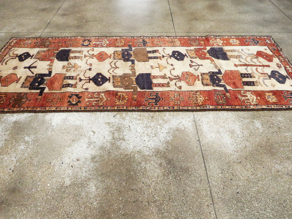 Vintage Persian Bakhtiari Pictorial Rug, No.29169 - Staging