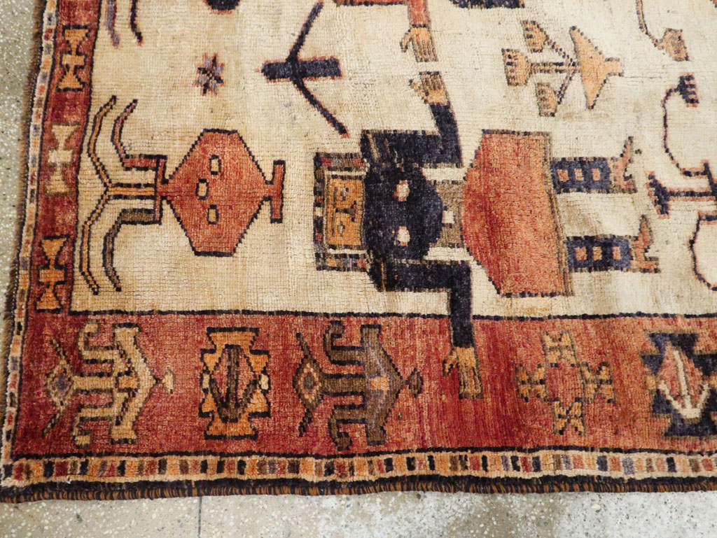 Vintage Persian Bakhtiari Pictorial Rug, No.29169 - Staging