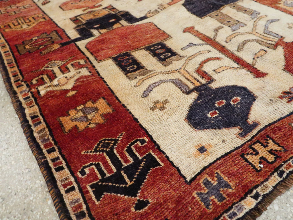 Vintage Persian Bakhtiari Pictorial Rug, No.29169 - Staging