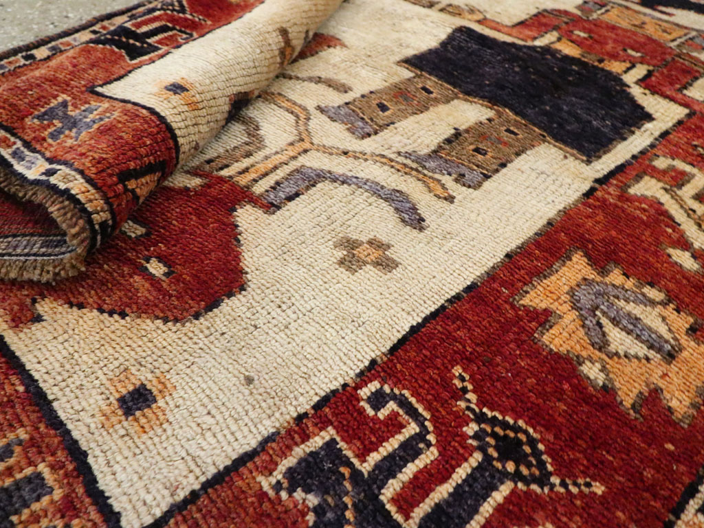 Vintage Persian Bakhtiari Pictorial Rug, No.29169 - Staging