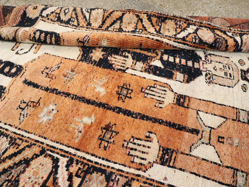 Vintage Persian Bakhtiari Pictorial Rug, No.29171 - Staging