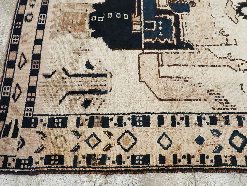 Vintage Persian Bakhtiari Pictorial Rug, No.29177 - Staging