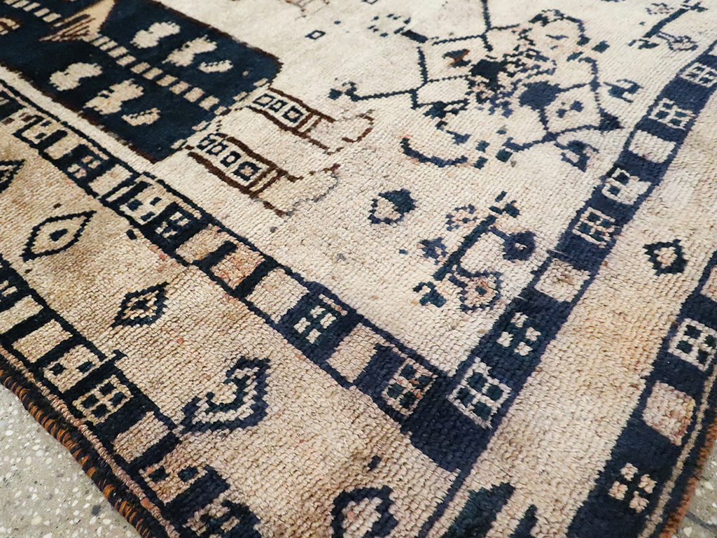 Vintage Persian Bakhtiari Pictorial Rug, No.29177 - Staging