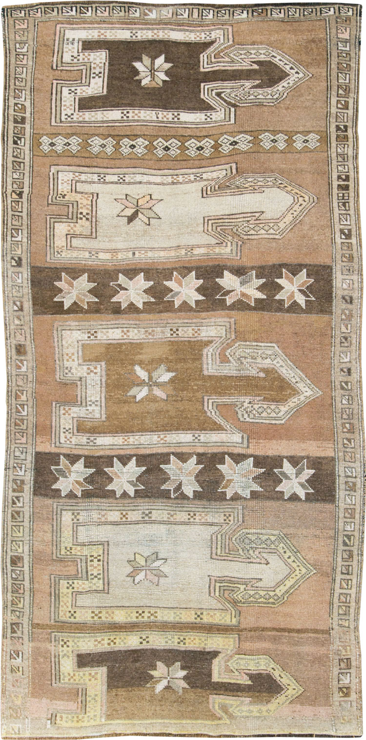 Vintage Anatolian Gallery Carpet, No.29221 - Staging