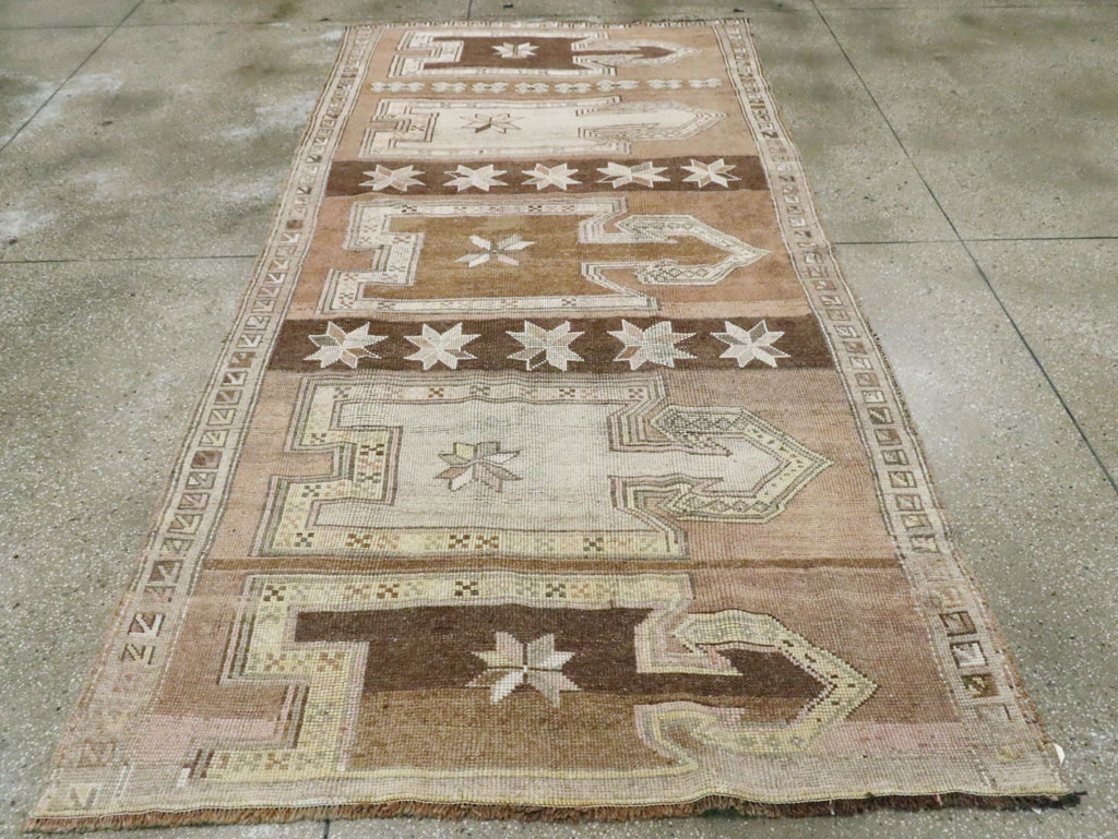 Vintage Anatolian Gallery Carpet, No.29221 - Staging