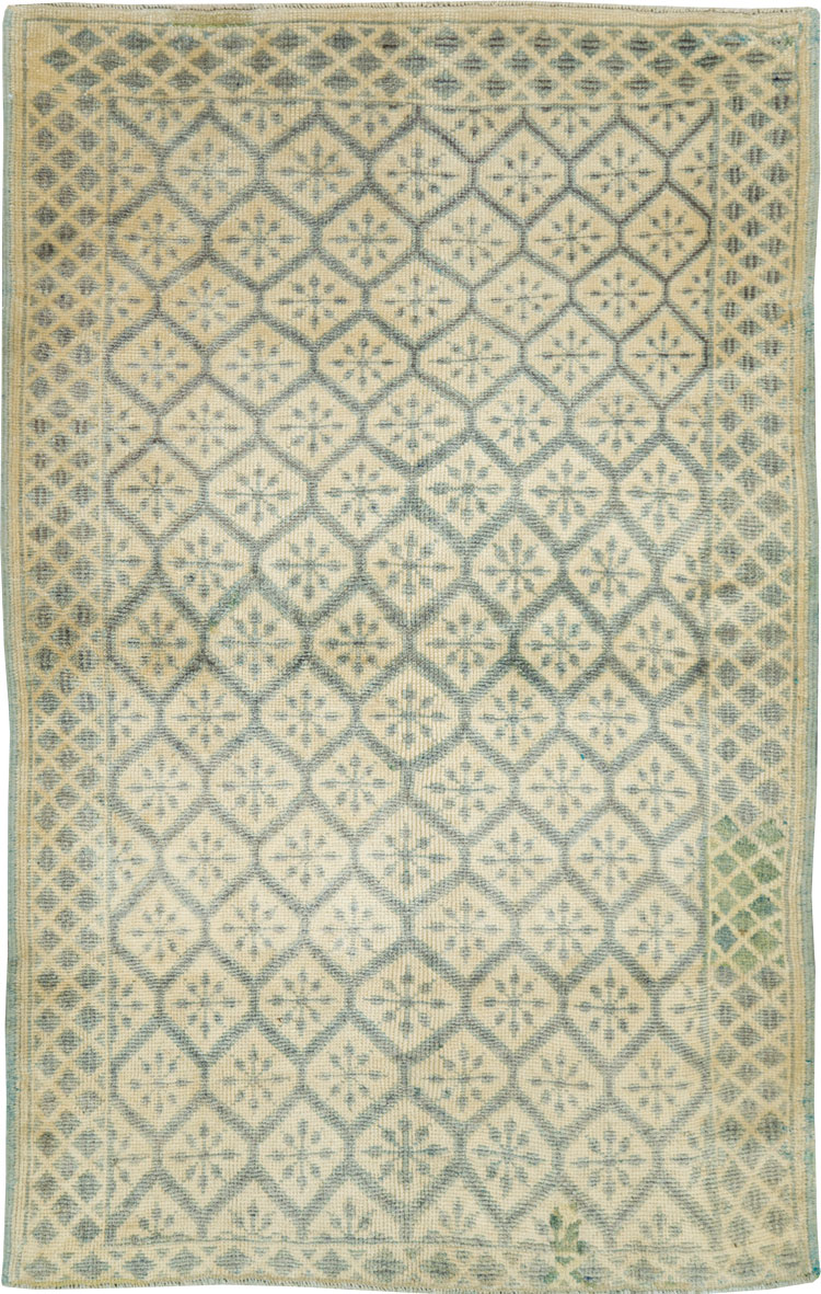 Vintage Turkish Anatolian Throw Rug, No.29345 - Staging