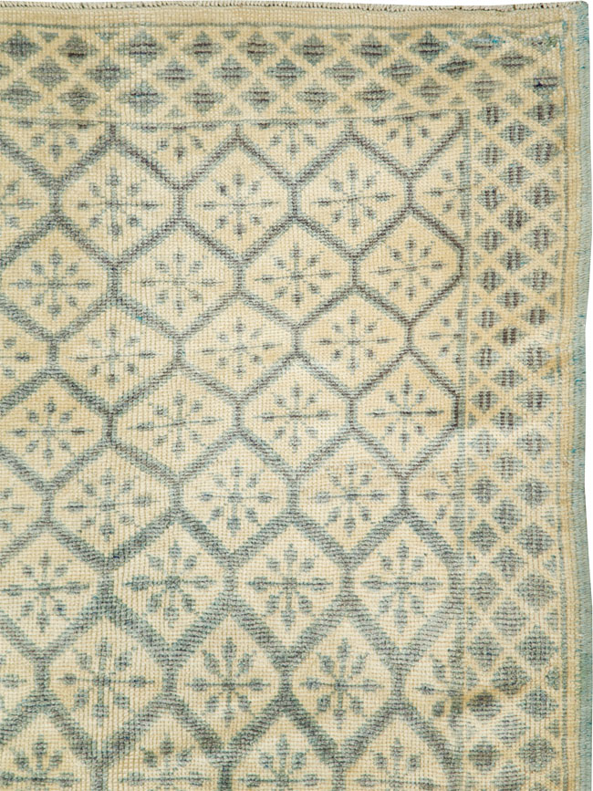 Vintage Turkish Anatolian Throw Rug, No.29345 - Staging