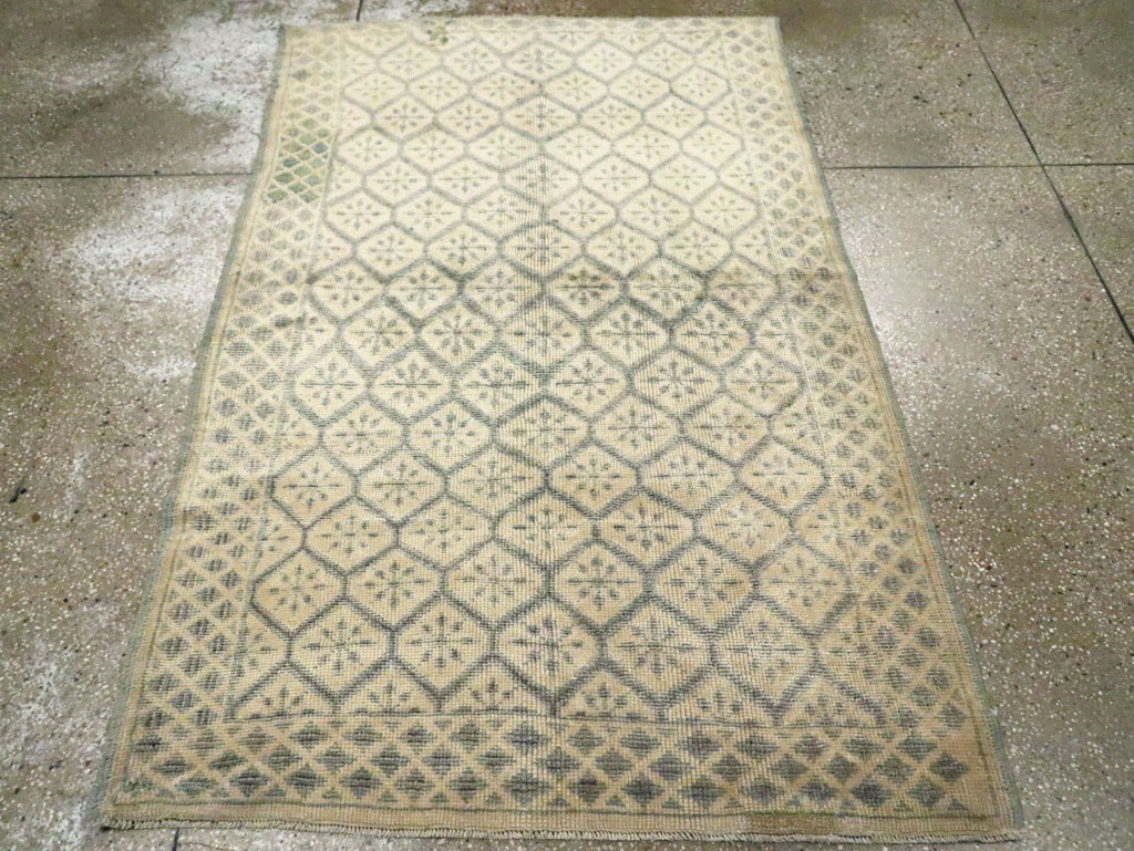 Vintage Turkish Anatolian Throw Rug, No.29345 - Staging