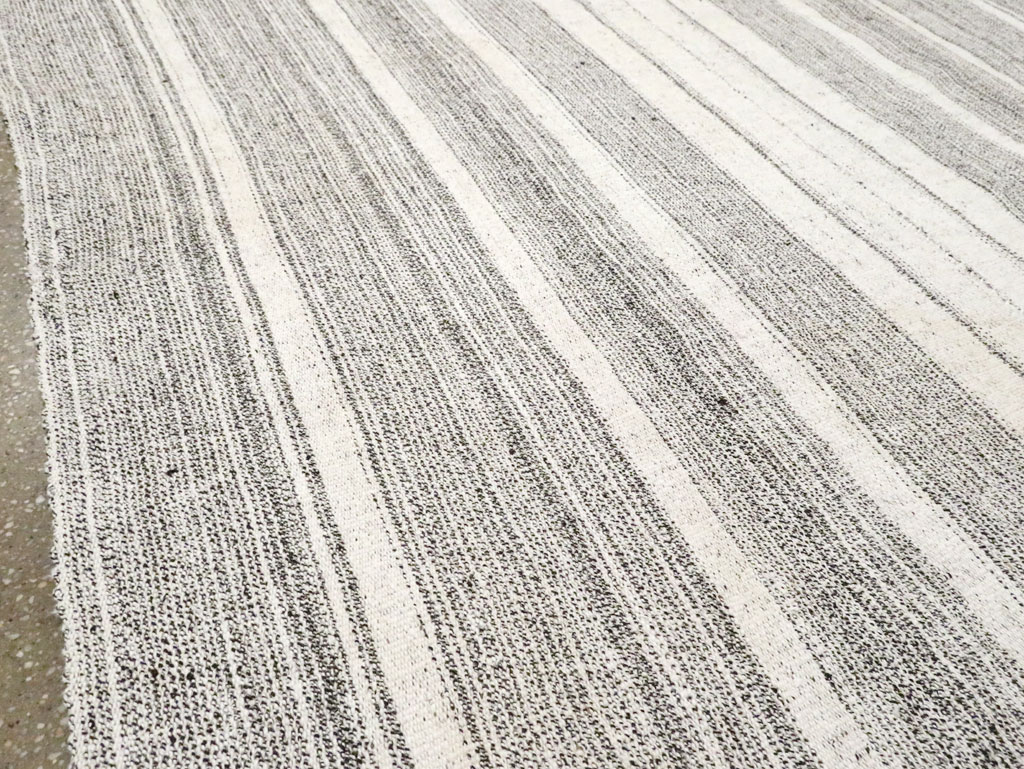 Vintage Turkish Flatweave Kilim Room Size Carpet, No.29354 - Staging