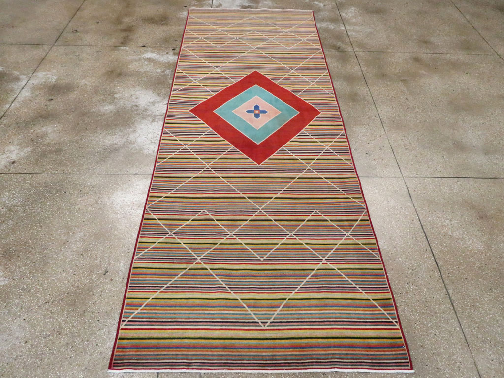 Vintage Persian Mahal Gallery Rug, No.29363 - Staging