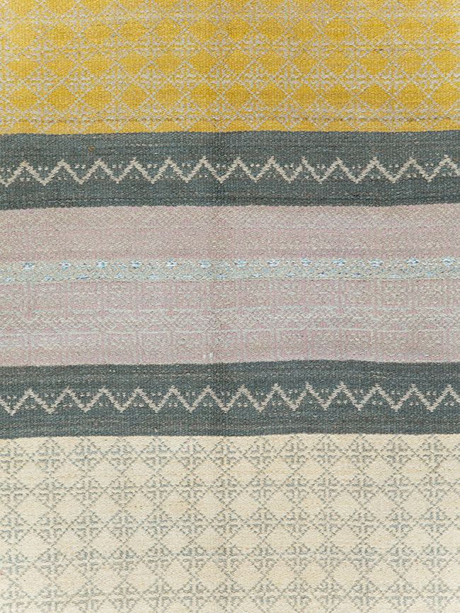 Contemporary Persian Flatweave Kilim Small Room Size Rug, No.29456 - Staging