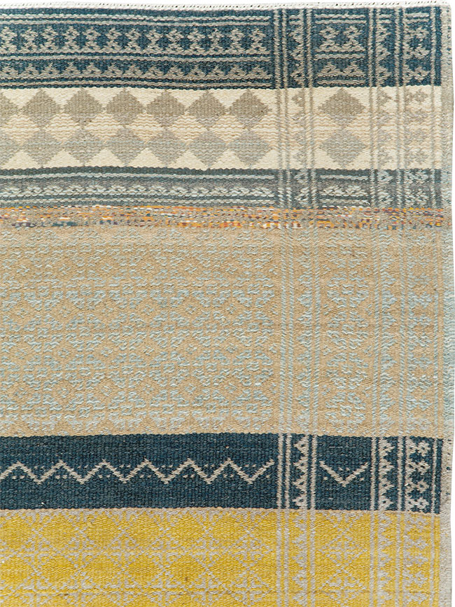 Contemporary Persian Flatweave Kilim Small Room Size Rug, No.29456 - Staging