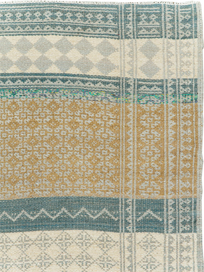 Contemporary Persian Flatweave Kilim Small Room Size Rug, No.29456 - Staging