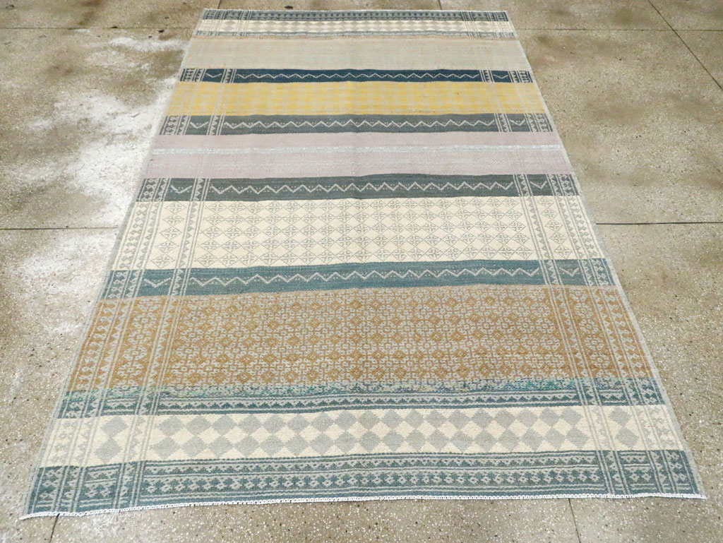 Contemporary Persian Flatweave Kilim Small Room Size Rug, No.29456 - Staging