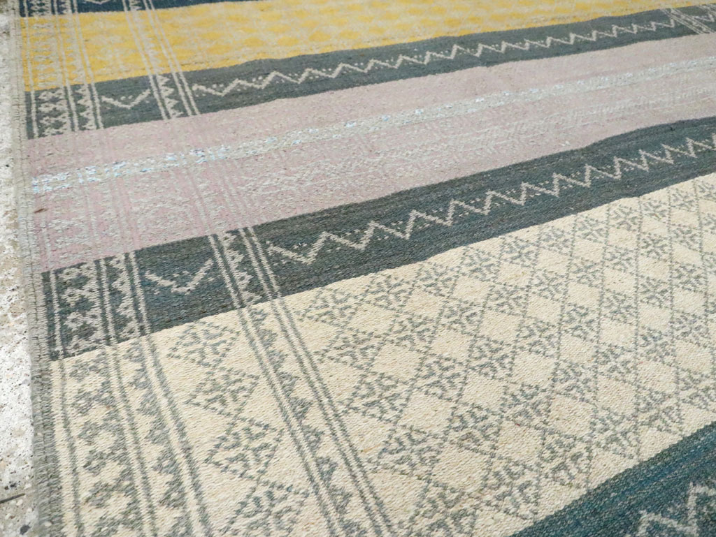 Contemporary Persian Flatweave Kilim Small Room Size Rug, No.29456 - Staging