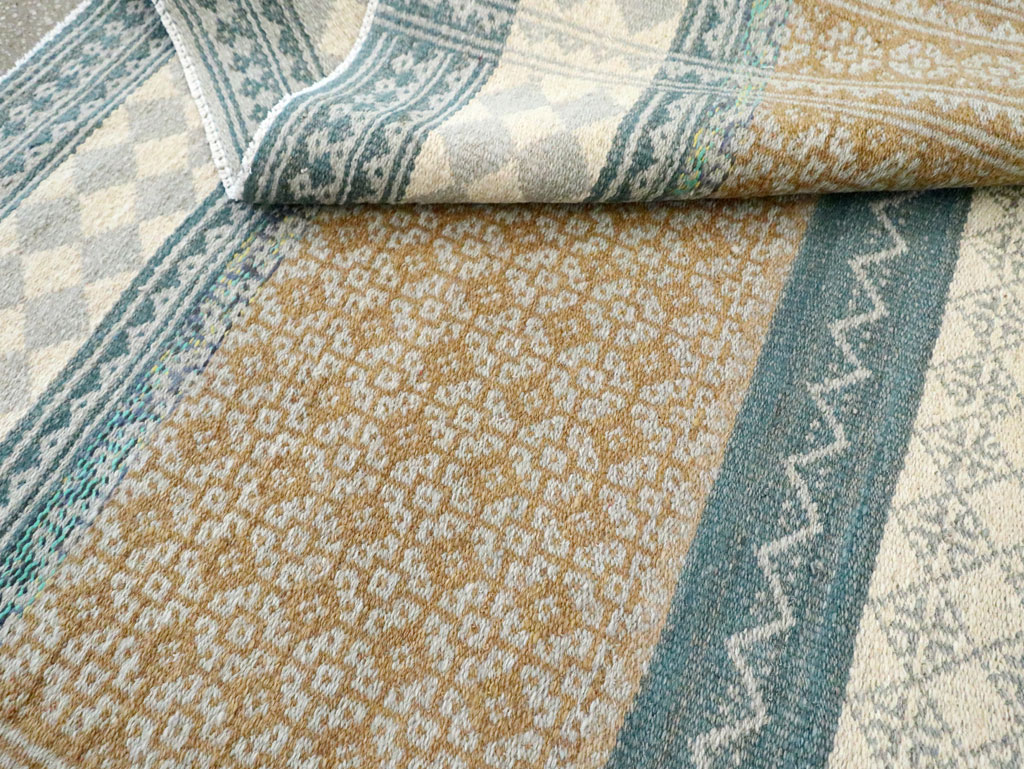 Contemporary Persian Flatweave Kilim Small Room Size Rug, No.29456 - Staging