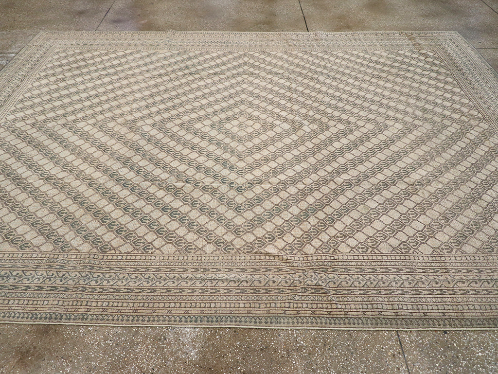 Vintage Central Asia Turkoman Room Size Carpet, No.29493 - Staging