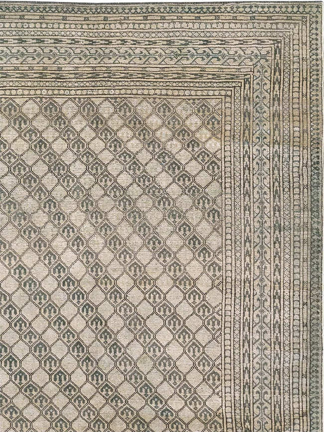 Vintage Central Asia Turkoman Room Size Carpet, No.29493 - Staging