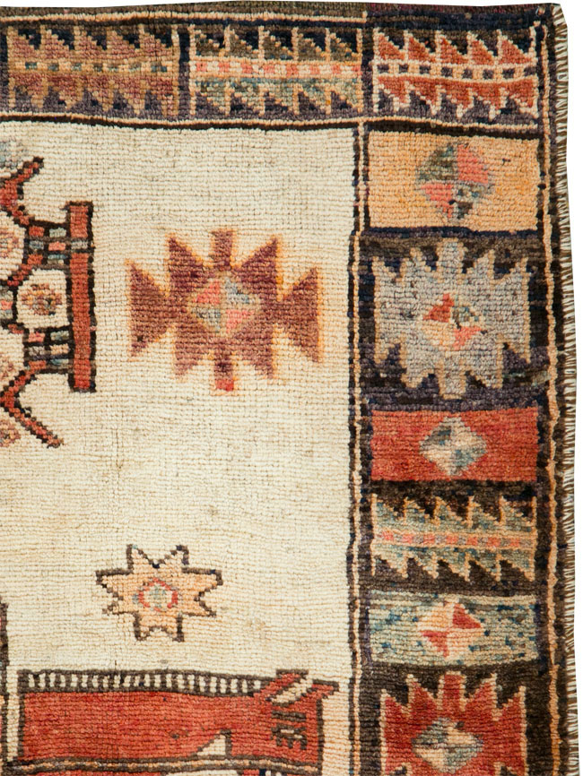 Vintage Persian Pictorial Bakhtiari Rug, No.29508 - Staging