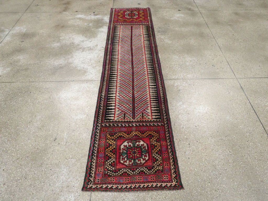 Vitnage Persian Baluch Runner, No.29597 - Staging