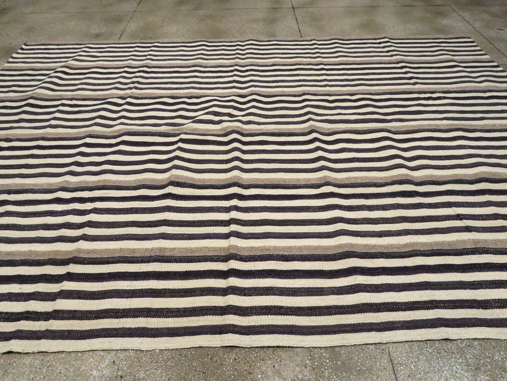 Modern Persian Flatweave Kilim Room Size Carpet, No.29722 - Staging