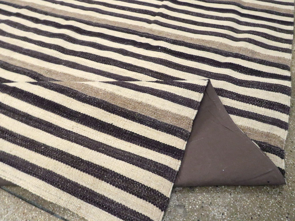 Modern Persian Flatweave Kilim Room Size Carpet, No.29722 - Staging