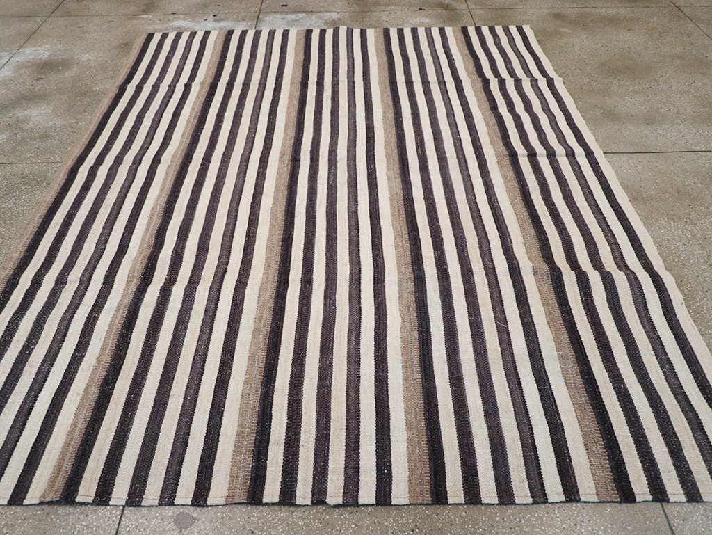 Modern Turkish Flatweave Kilim Small Room Size Carpet, No.29725 - Staging