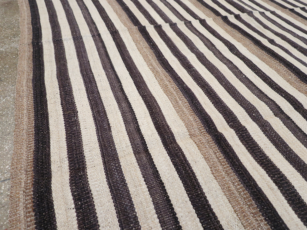 Modern Turkish Flatweave Kilim Small Room Size Carpet, No.29725 - Staging