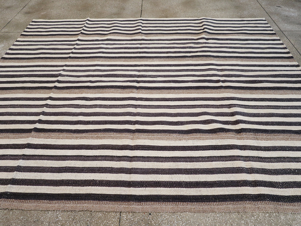 Modern Turkish Flatweave Kilim Small Room Size Carpet, No.29725 - Staging