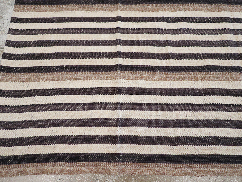 Modern Turkish Flatweave Kilim Small Room Size Carpet, No.29725 - Staging