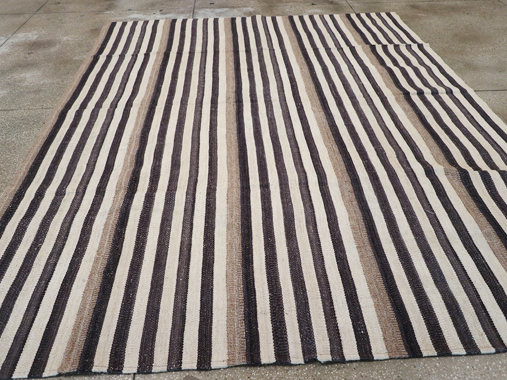 Modern Turkish Flatweave Kilim Small Room Size Carpet, No.29725 - Staging