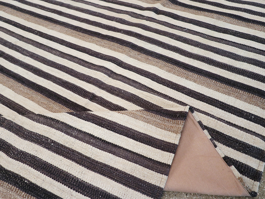 Modern Turkish Flatweave Kilim Small Room Size Carpet, No.29725 - Staging