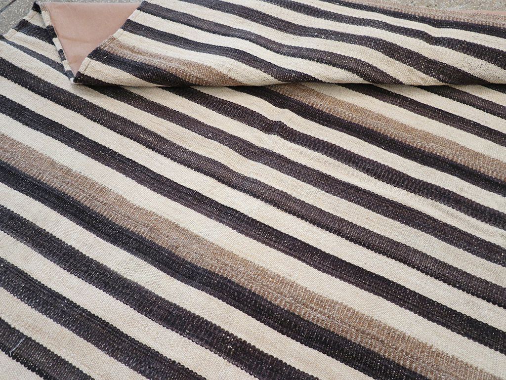 Modern Turkish Flatweave Kilim Small Room Size Carpet, No.29725 - Staging