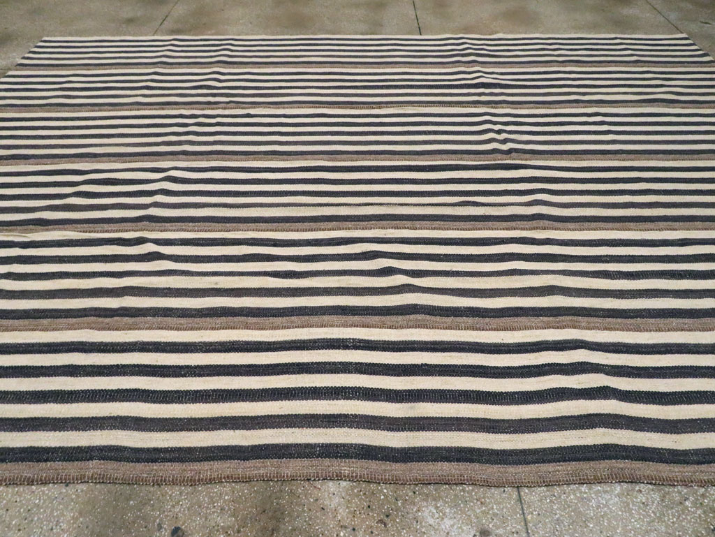 Modern Turkish Flatweave Kilim Room Size Carpet, No.29727 - Staging
