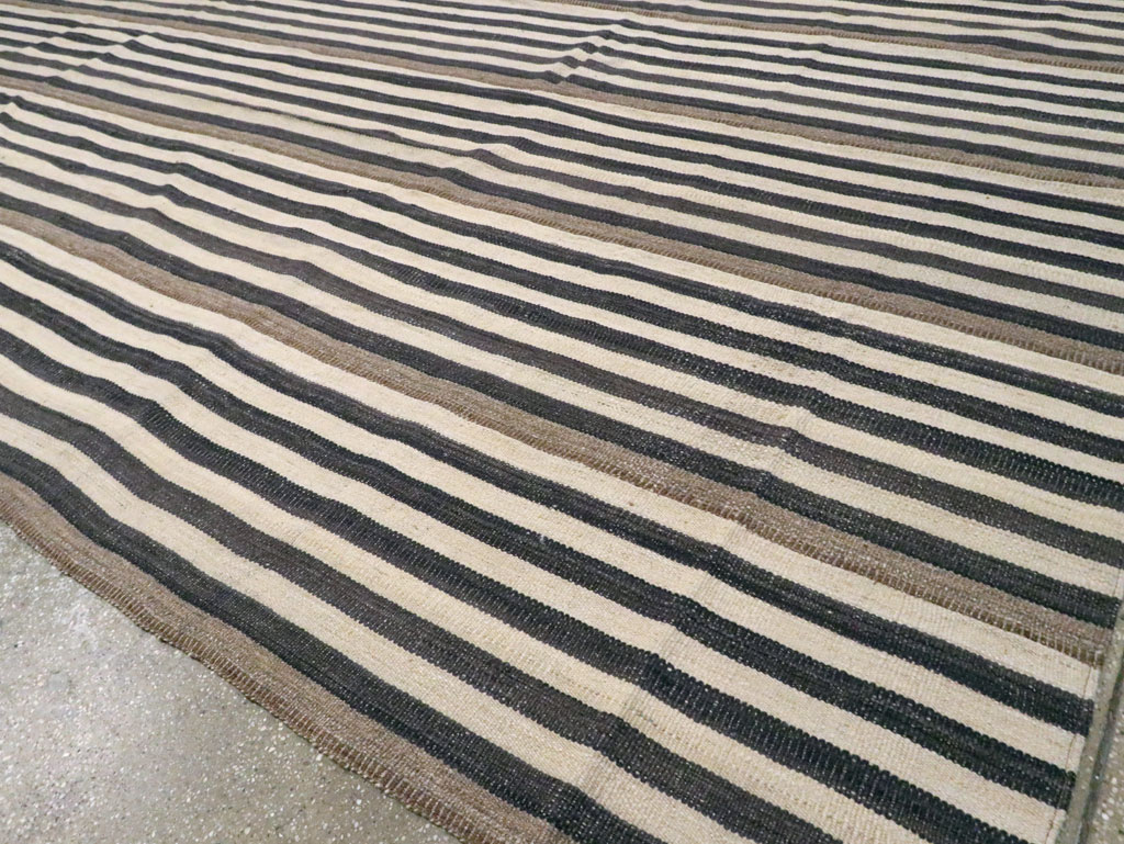 Modern Turkish Flatweave Kilim Room Size Carpet, No.29727 - Staging