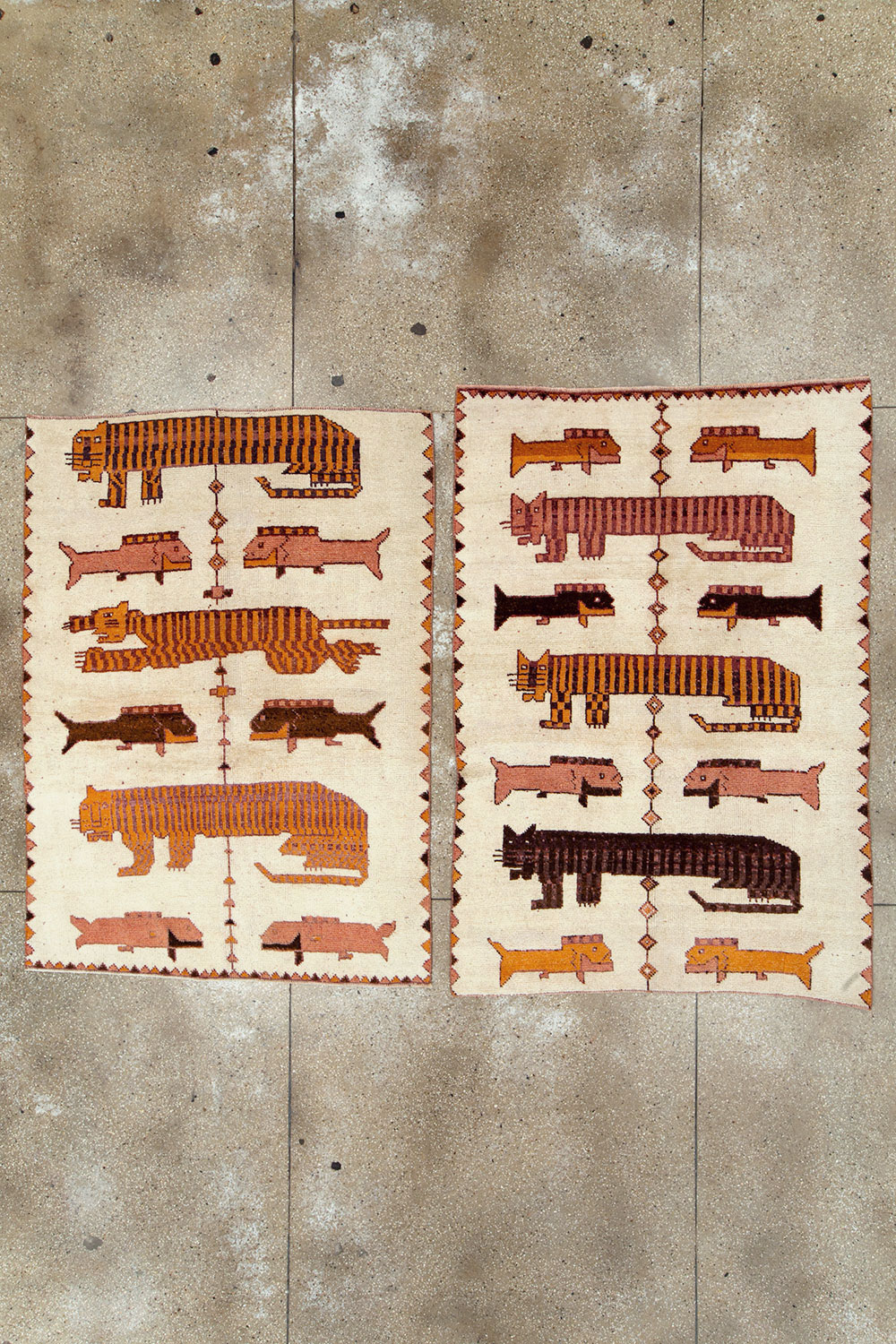 Vintage Persian Bakhtiari Pictorial Accent Rug (Pair: 1 of 2), No.29752 - Staging