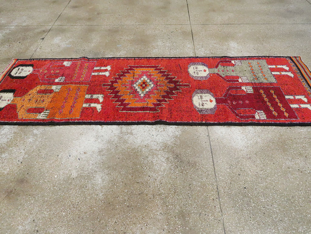 Vintage Turkish Anatolian Pictorial Runner, No.29757 - Staging