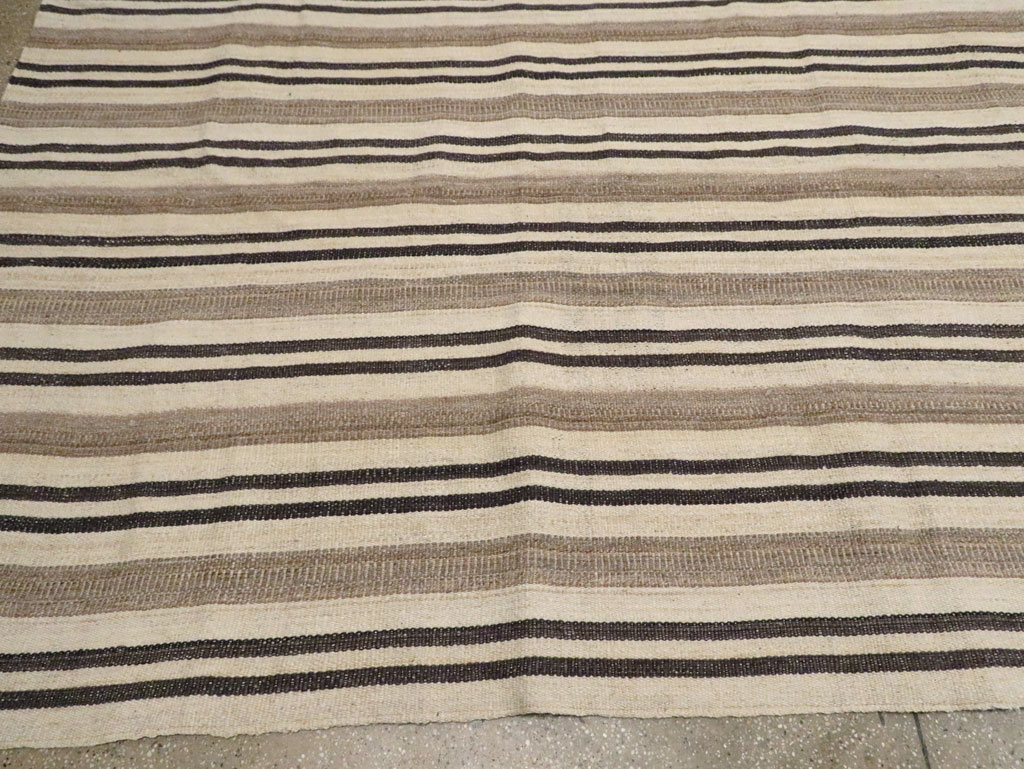 Modern Persian Flatweave Kilim Large Room Size Carpet, No.29788 - Staging