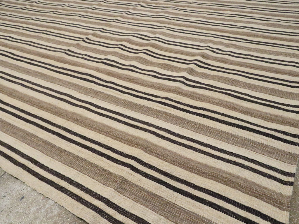 Modern Persian Flatweave Kilim Large Room Size Carpet, No.29788 - Staging