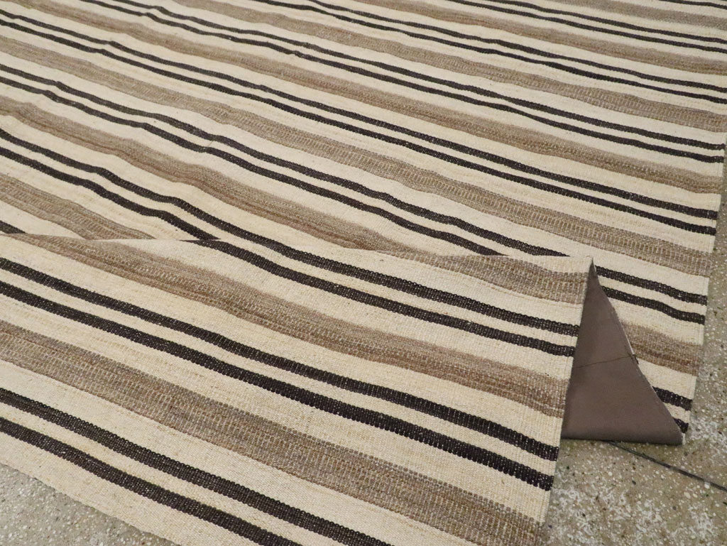 Modern Persian Flatweave Kilim Large Room Size Carpet, No.29788 - Staging