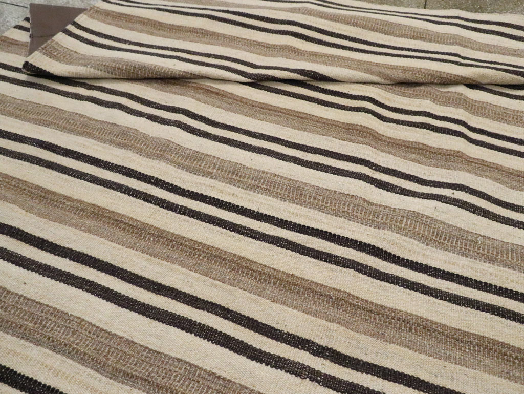 Modern Persian Flatweave Kilim Large Room Size Carpet, No.29788 - Staging