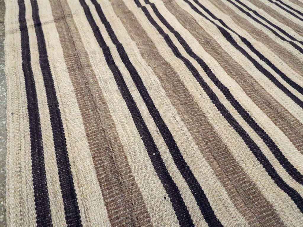 Modern Turkish Flatweave Kilim Room Size Carpet, No.29789 - Staging