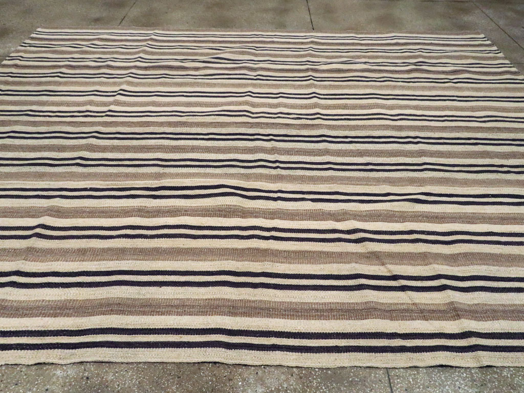 Modern Turkish Flatweave Kilim Room Size Carpet, No.29789 - Staging