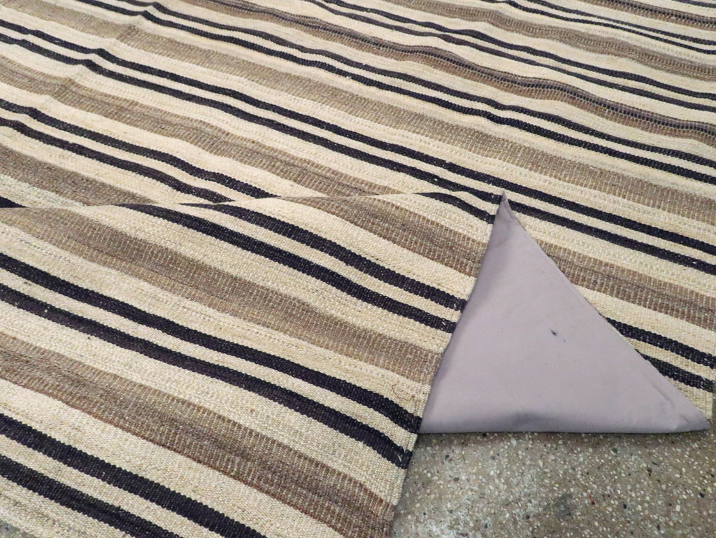 Modern Turkish Flatweave Kilim Room Size Carpet, No.29789 - Staging