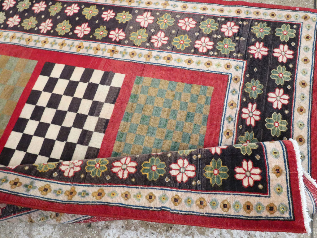 Vintage Persian Mahal Rug, No.29796 - Staging