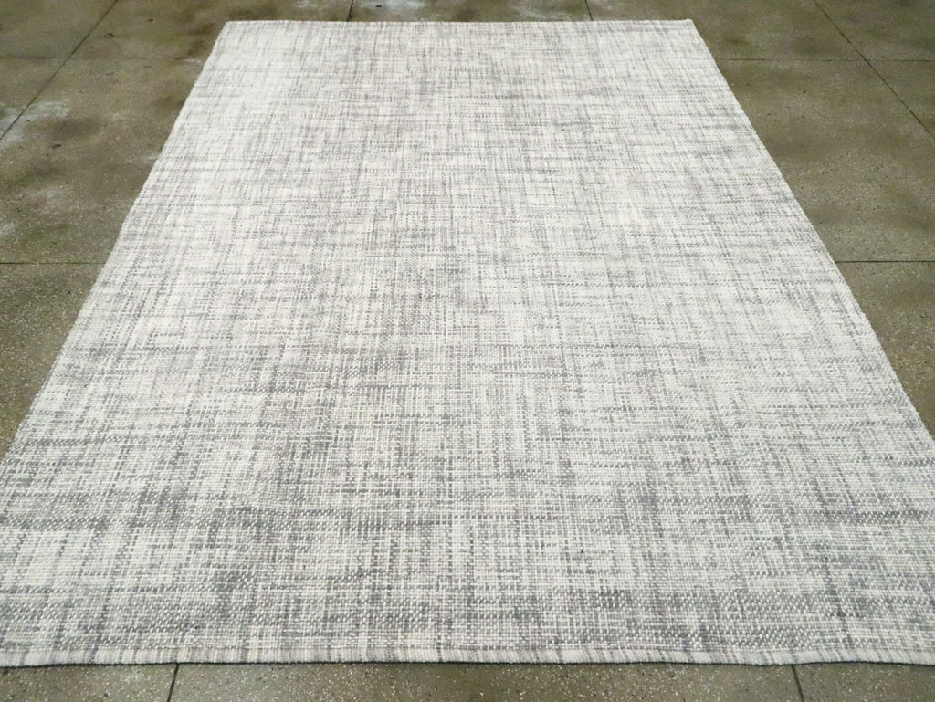 Contemporary Turkish Flatweave Kilim Room Size Carpet, No.29802 - Staging