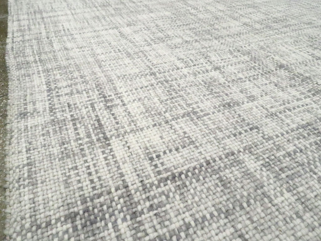 Contemporary Turkish Flatweave Kilim Room Size Carpet, No.29802 - Staging