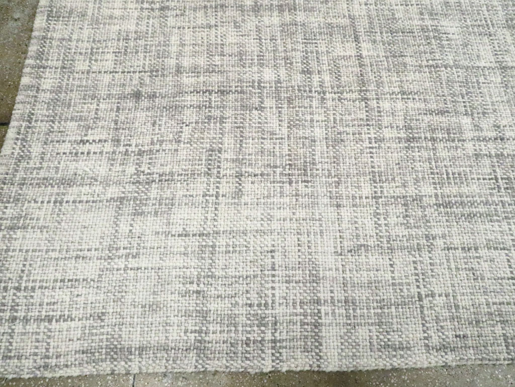 Contemporary Turkish Flatweave Kilim Room Size Carpet, No.29802 - Staging