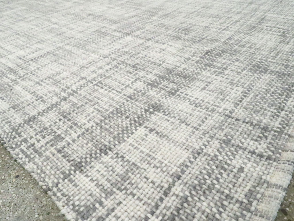 Contemporary Turkish Flatweave Kilim Room Size Carpet, No.29802 - Staging